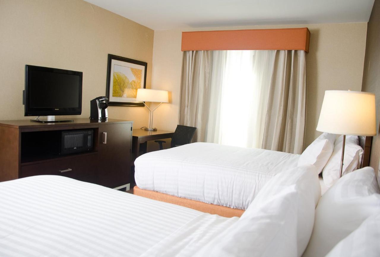 Holiday Inn Express Hotel & Suites Watertown - Thousand Islands By Ihg ภายนอก รูปภาพ