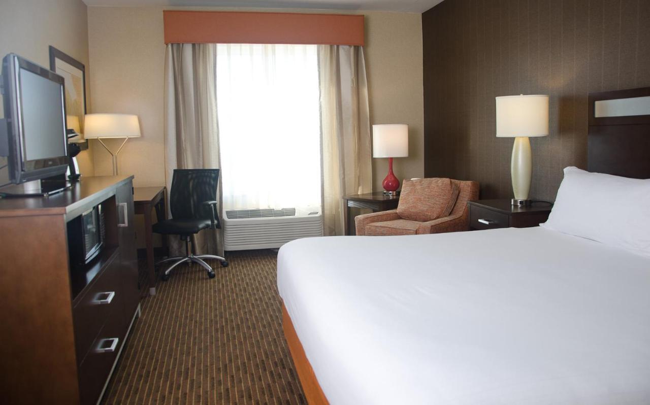 Holiday Inn Express Hotel & Suites Watertown - Thousand Islands By Ihg ภายนอก รูปภาพ