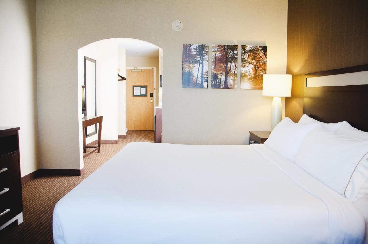 Holiday Inn Express Hotel & Suites Watertown - Thousand Islands By Ihg ภายนอก รูปภาพ