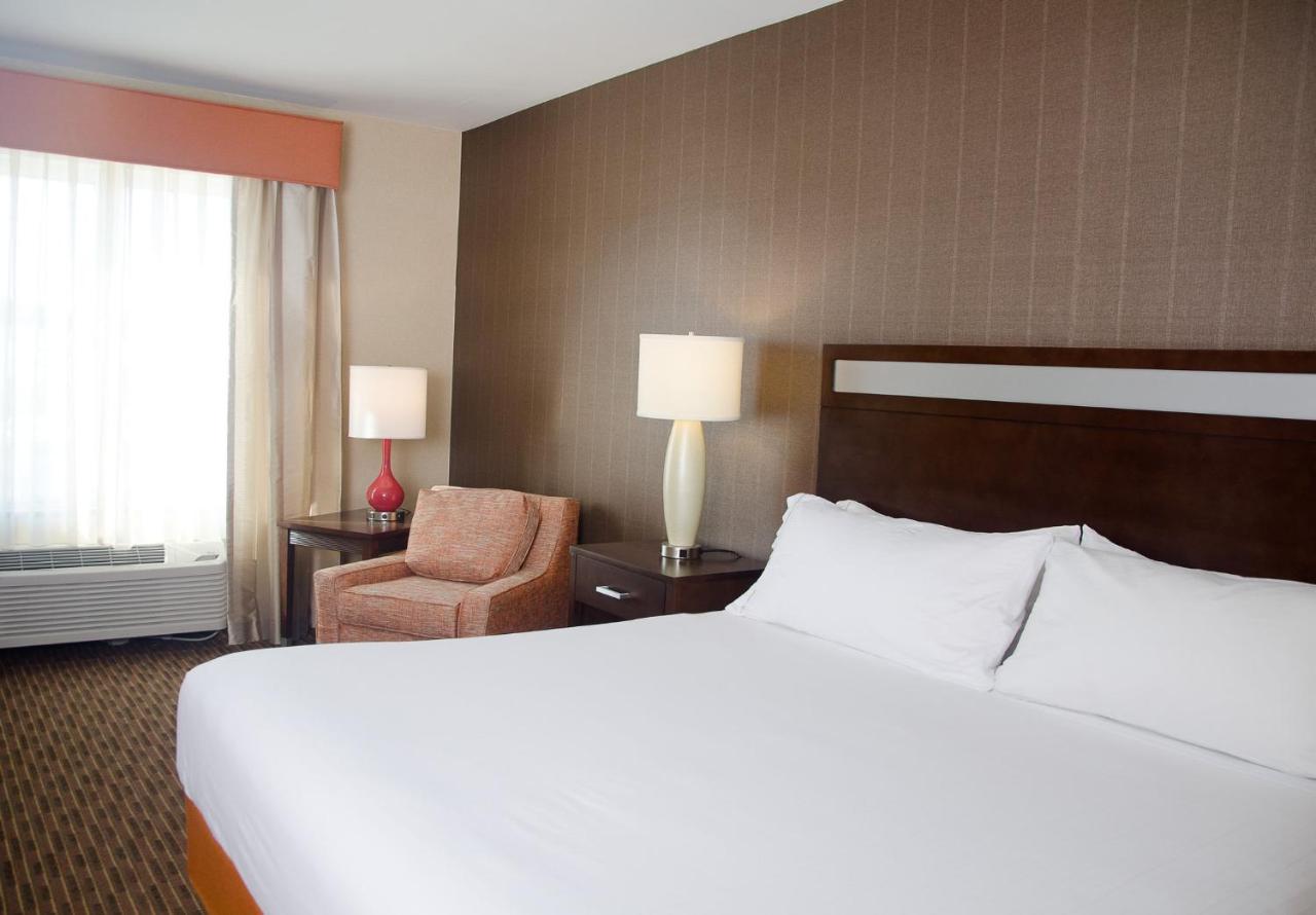Holiday Inn Express Hotel & Suites Watertown - Thousand Islands By Ihg ภายนอก รูปภาพ