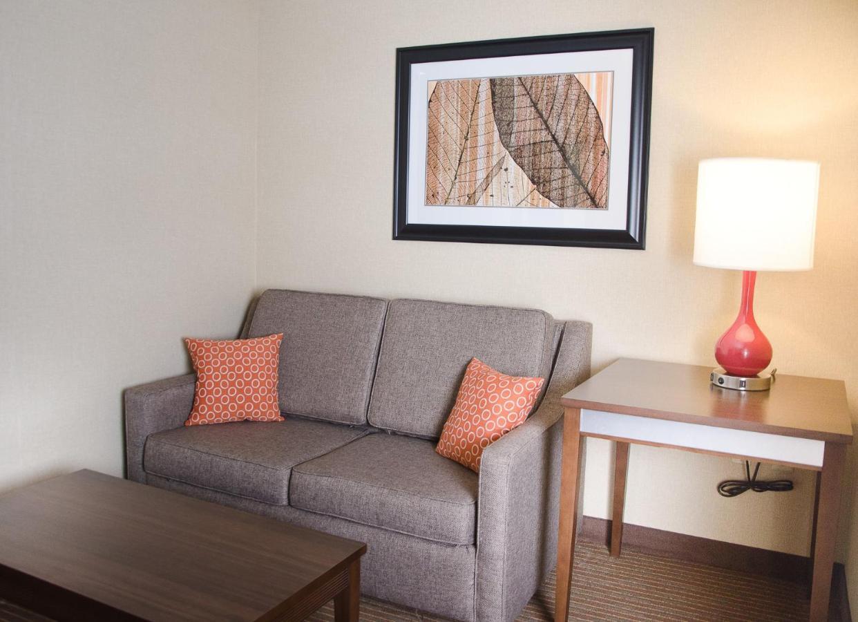 Holiday Inn Express Hotel & Suites Watertown - Thousand Islands By Ihg ภายนอก รูปภาพ