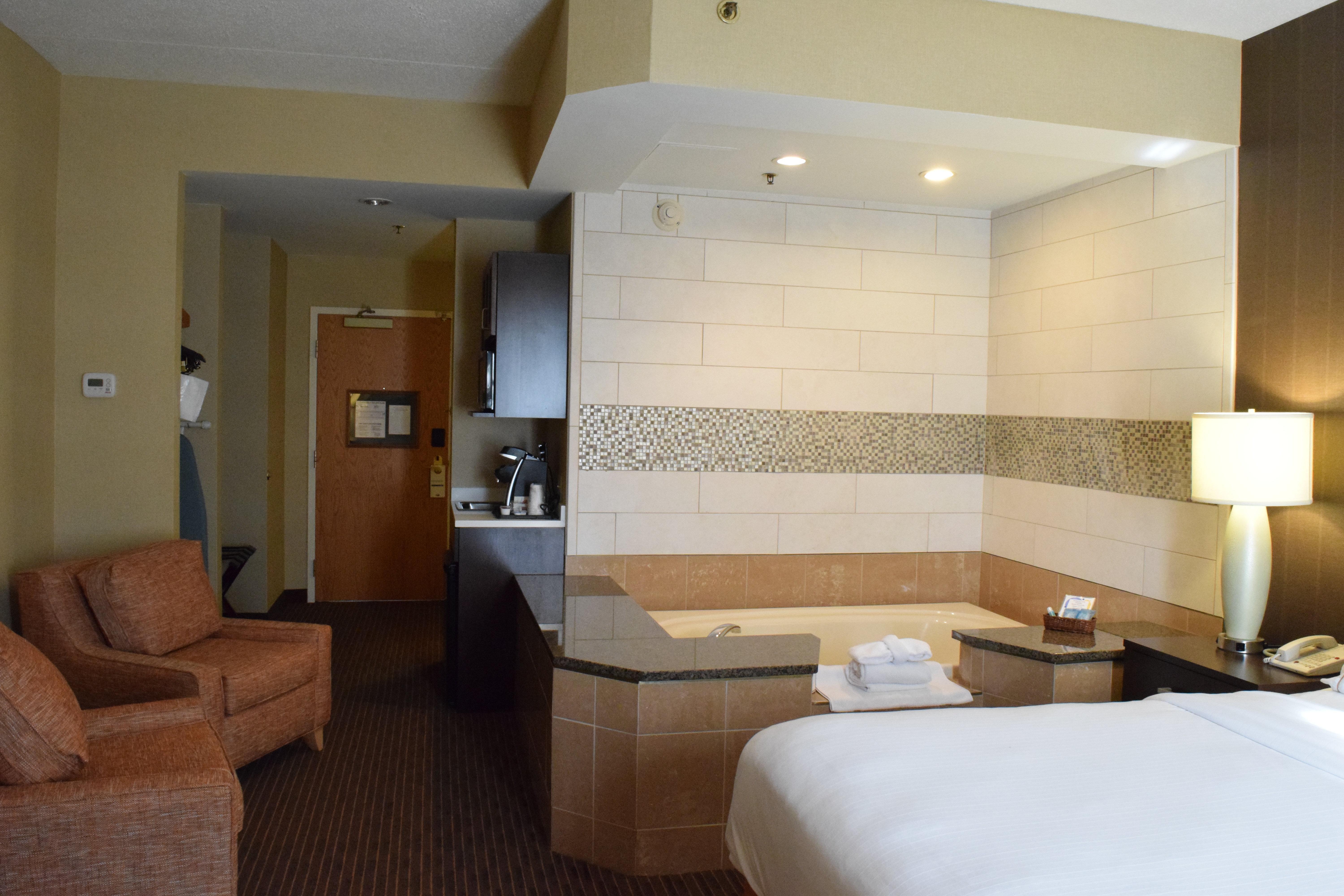 Holiday Inn Express Hotel & Suites Watertown - Thousand Islands, An Ihg Hotel ภายนอก รูปภาพ