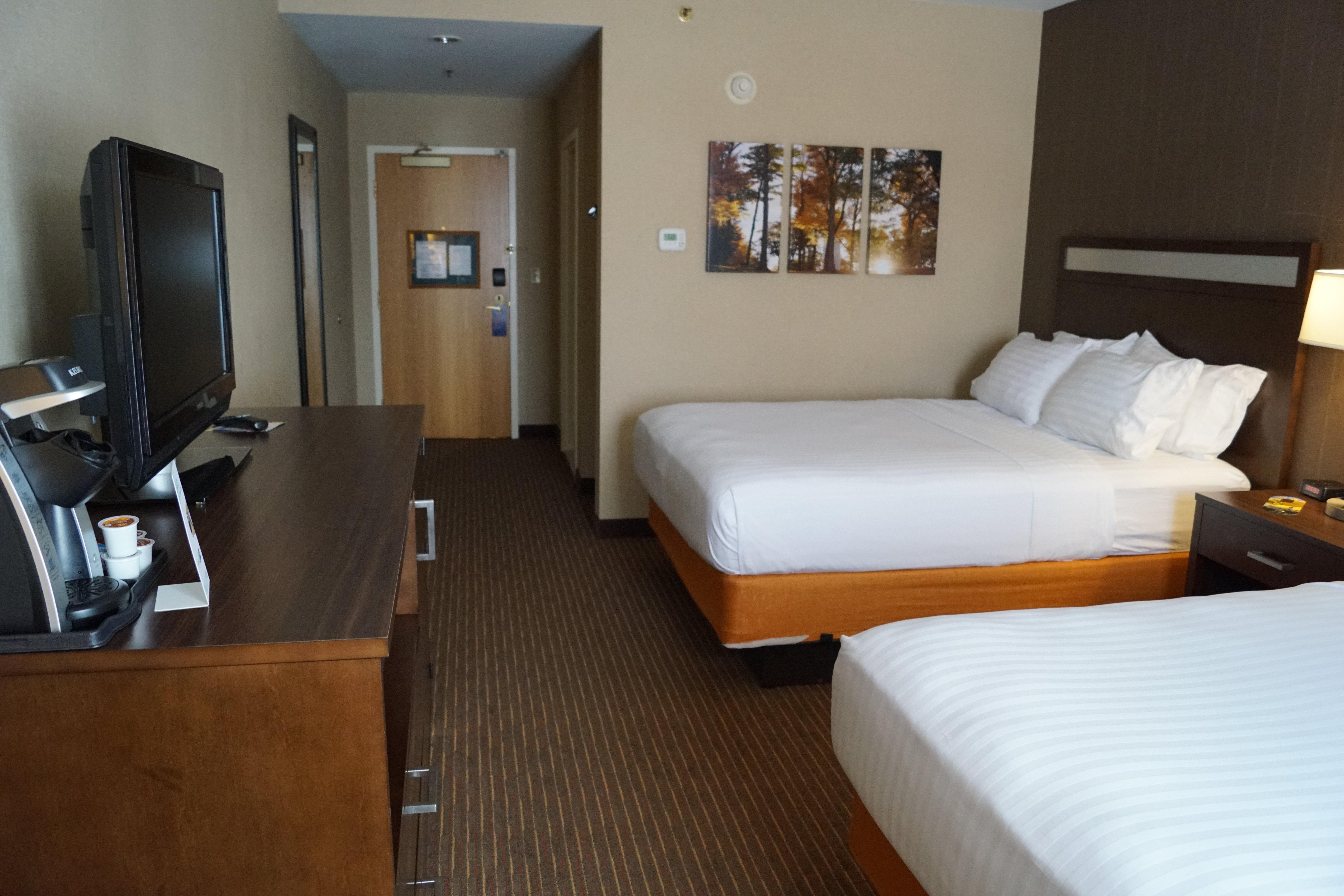 Holiday Inn Express Hotel & Suites Watertown - Thousand Islands By Ihg ภายนอก รูปภาพ