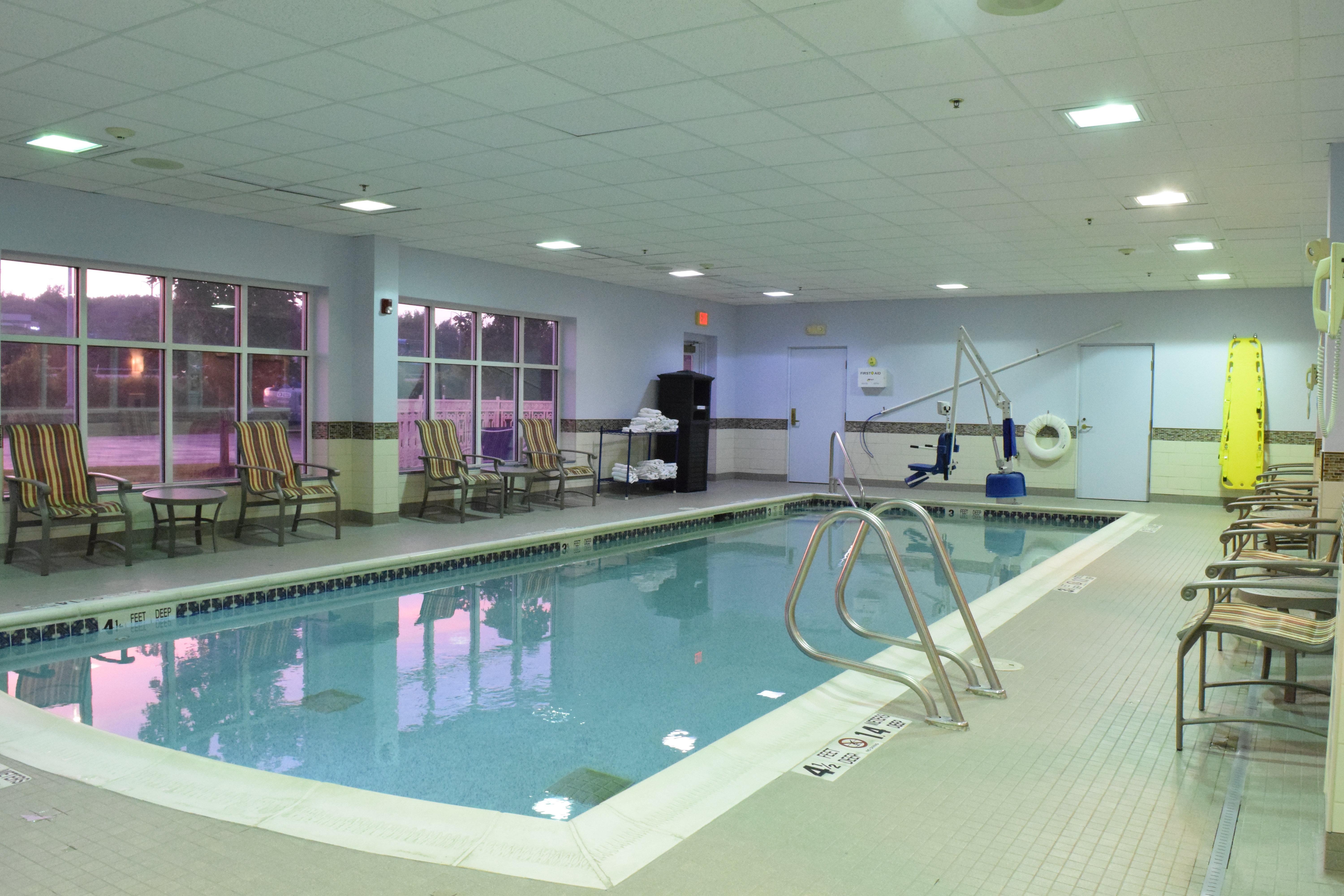 Holiday Inn Express Hotel & Suites Watertown - Thousand Islands By Ihg ภายนอก รูปภาพ