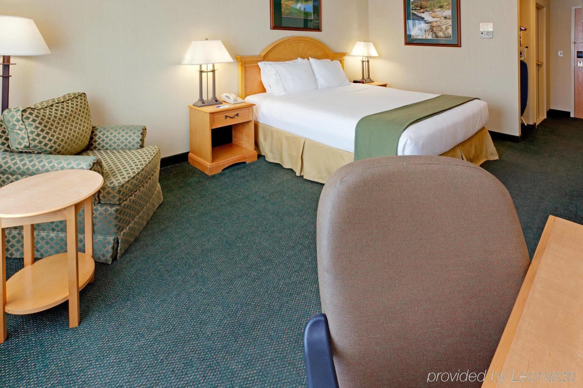 Holiday Inn Express Hotel & Suites Watertown - Thousand Islands By Ihg ห้อง รูปภาพ