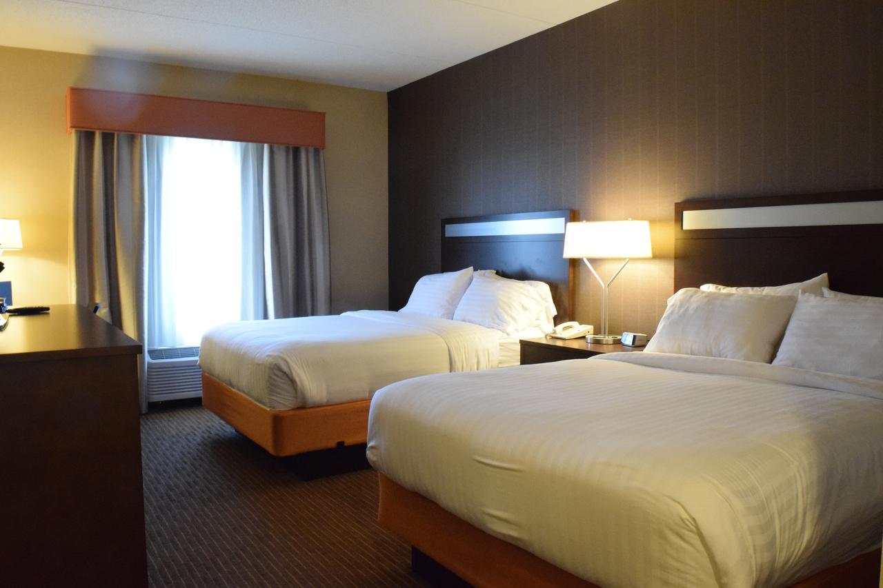 Holiday Inn Express Hotel & Suites Watertown - Thousand Islands By Ihg ภายนอก รูปภาพ