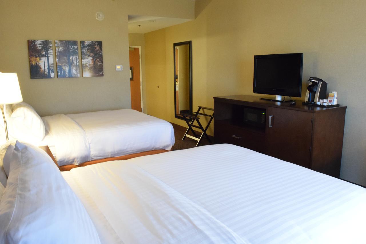 Holiday Inn Express Hotel & Suites Watertown - Thousand Islands By Ihg ภายนอก รูปภาพ
