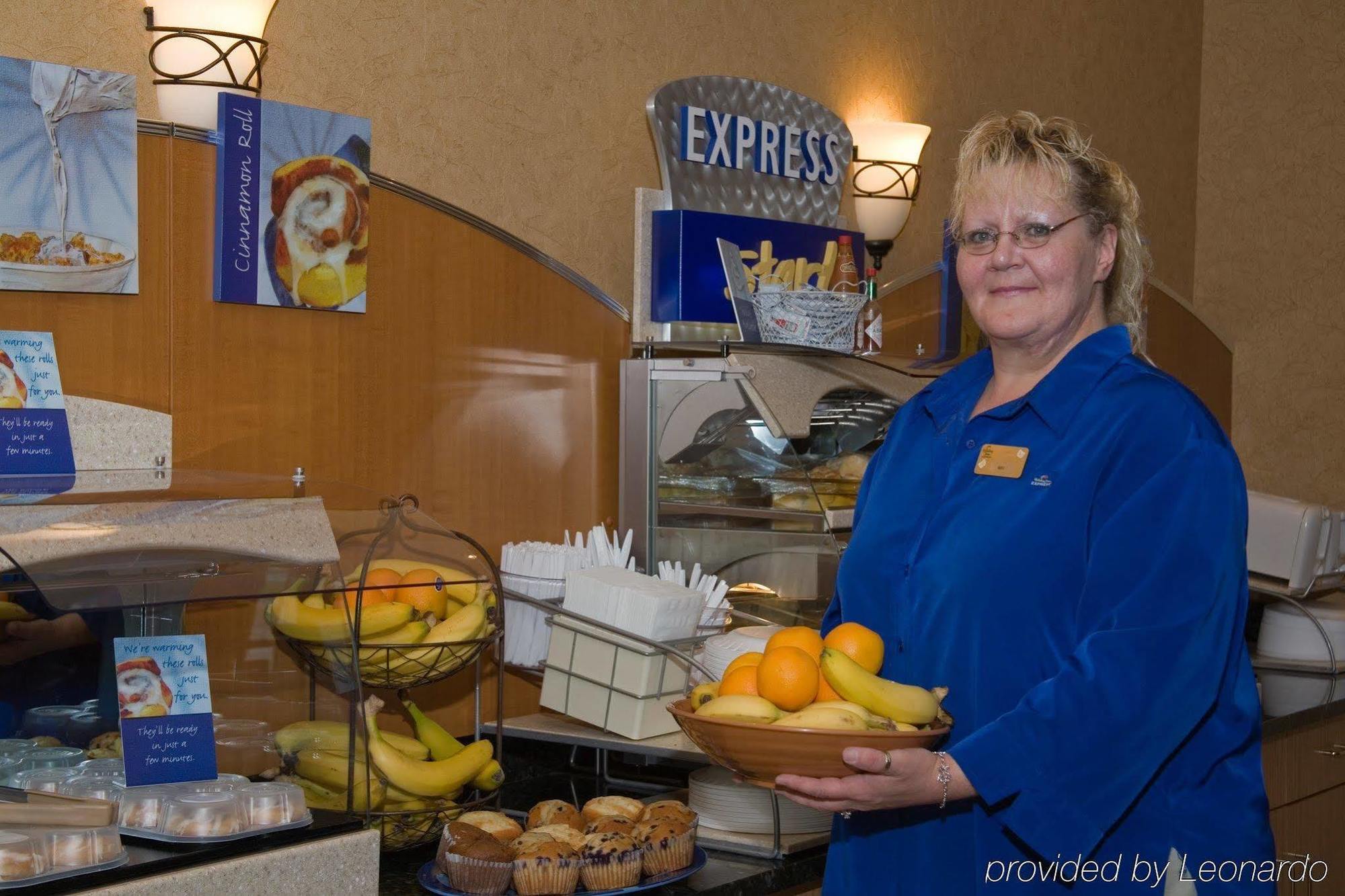 Holiday Inn Express Hotel & Suites Watertown - Thousand Islands By Ihg ภายนอก รูปภาพ
