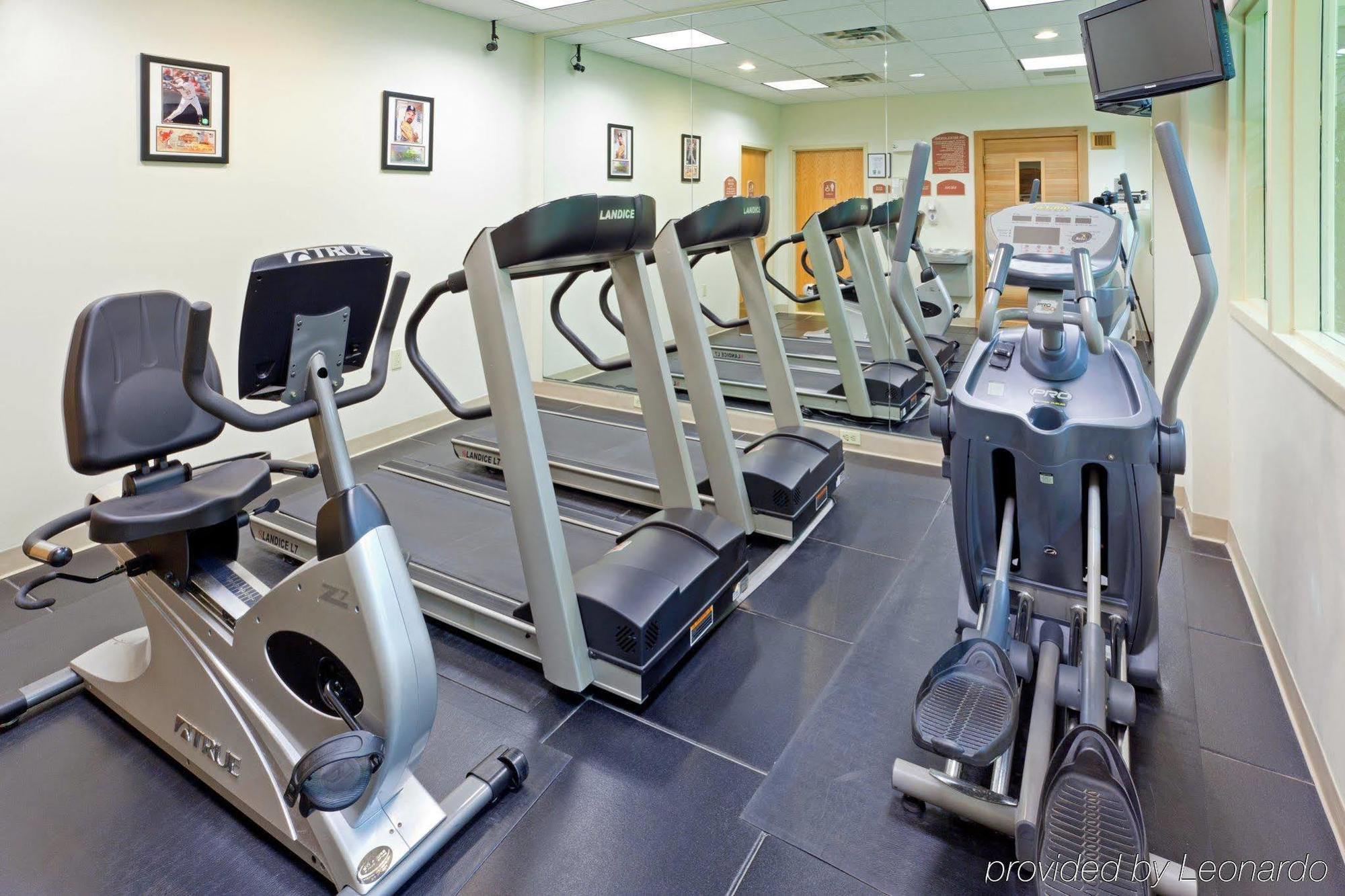 Holiday Inn Express Hotel & Suites Watertown - Thousand Islands By Ihg ภายนอก รูปภาพ