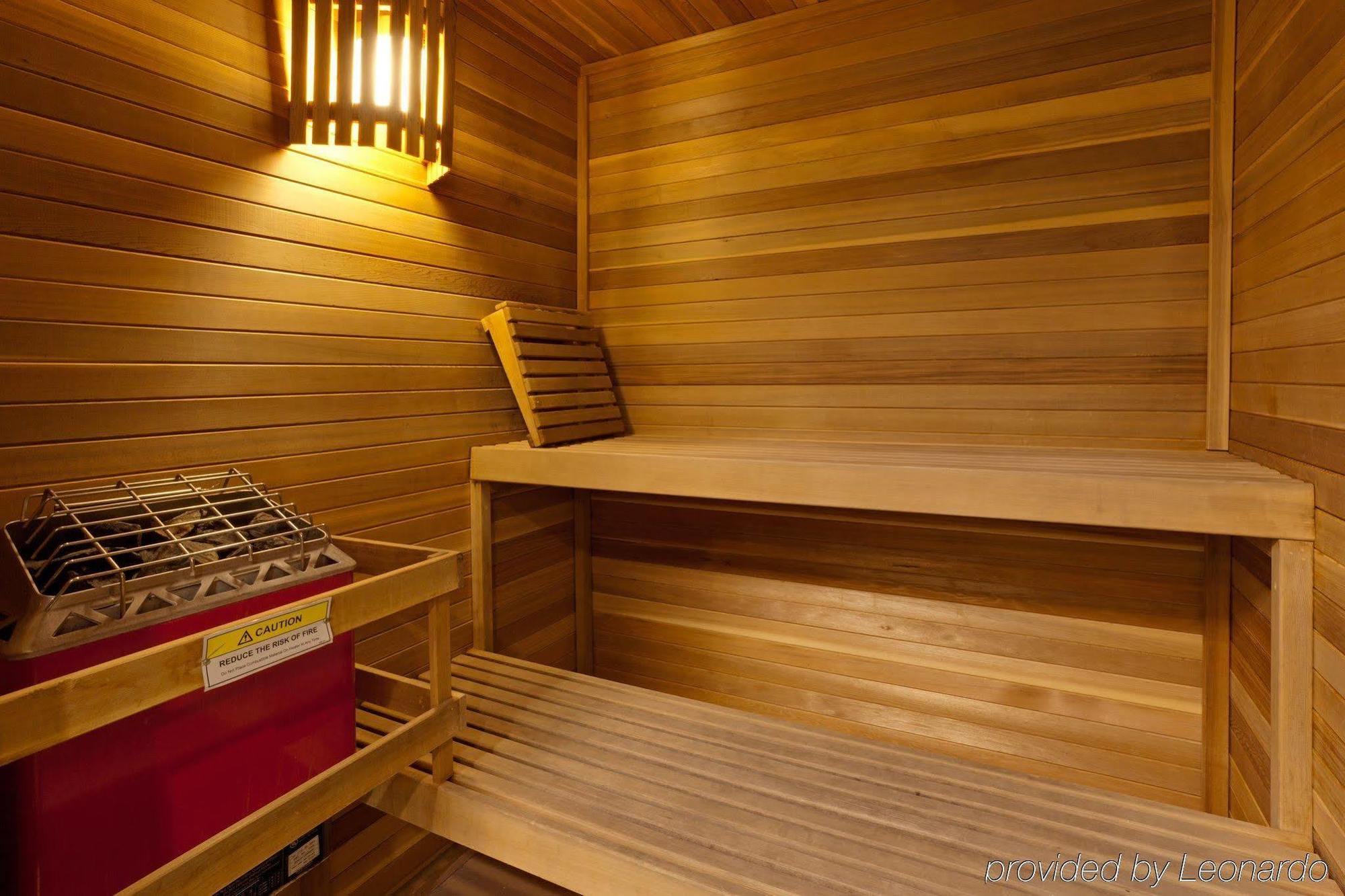 Holiday Inn Express Hotel & Suites Watertown - Thousand Islands By Ihg ภายนอก รูปภาพ