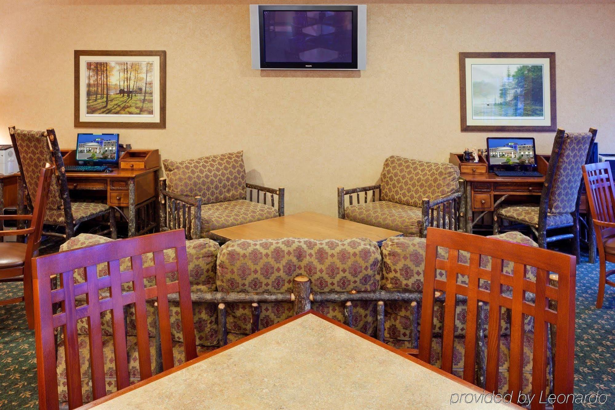 Holiday Inn Express Hotel & Suites Watertown - Thousand Islands By Ihg ภายนอก รูปภาพ