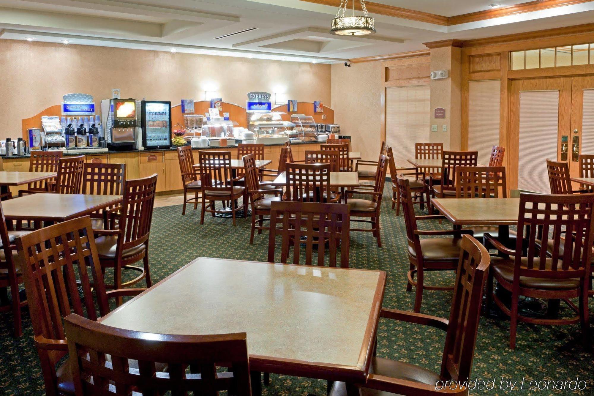 Holiday Inn Express Hotel & Suites Watertown - Thousand Islands By Ihg ภายนอก รูปภาพ