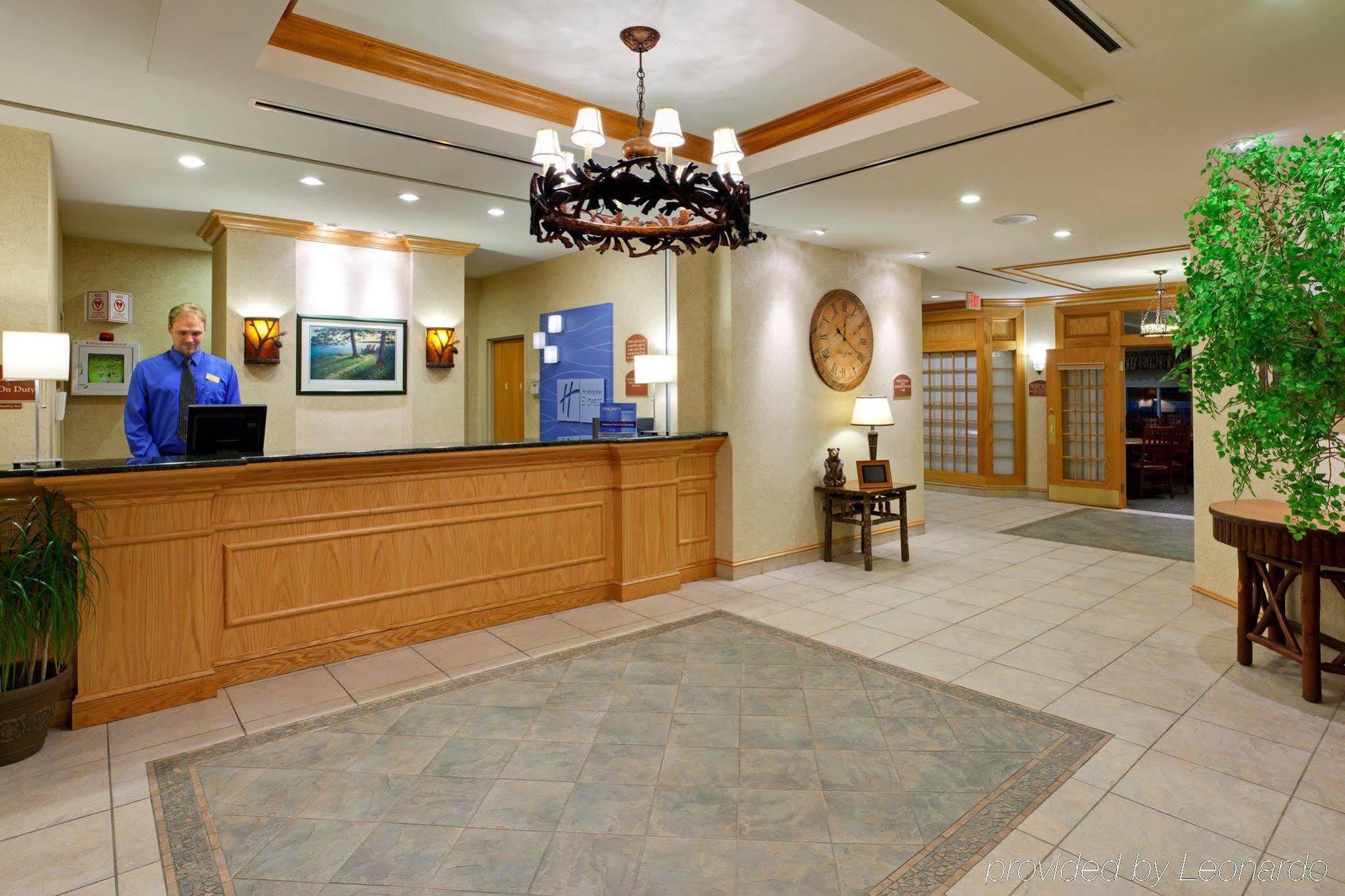 Holiday Inn Express Hotel & Suites Watertown - Thousand Islands By Ihg ภายนอก รูปภาพ